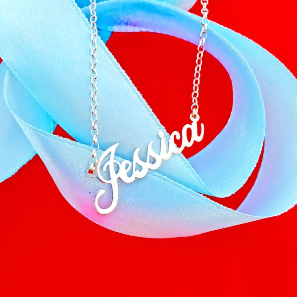 שרשרת עם שם באנגלית