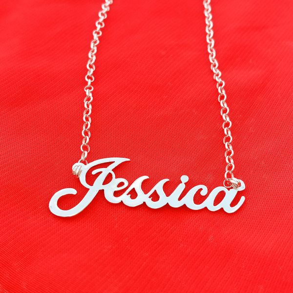 שרשרת עם שם באנגלית מסולסלת בעיצוב אישי