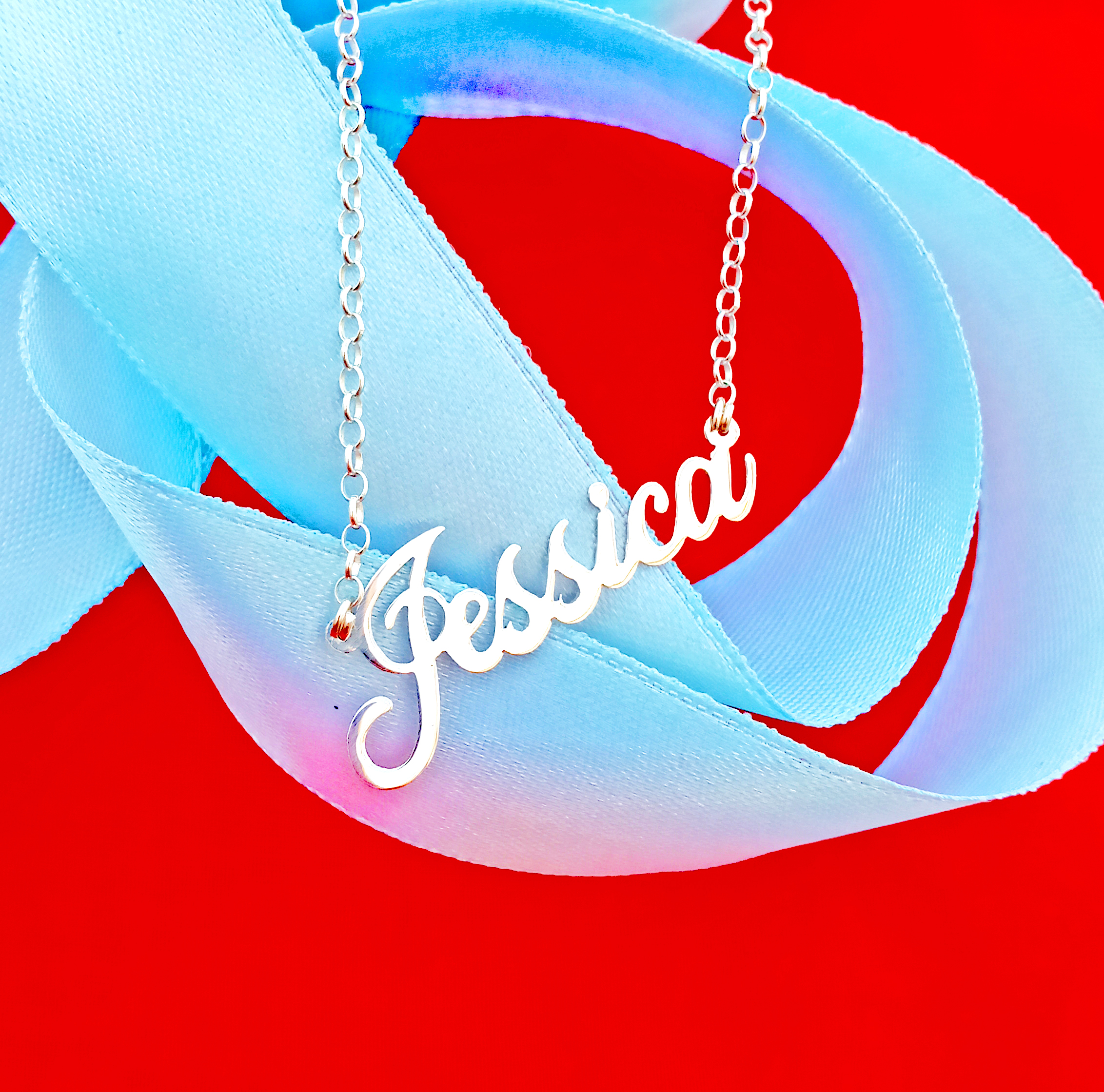 שרשרת עם שם באנגלית