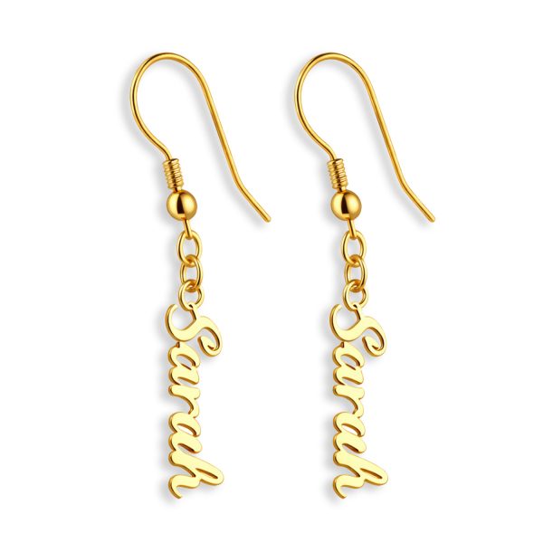 זוג עגילים עם שם ציפוי זהב אנכי בעיצוב אישי