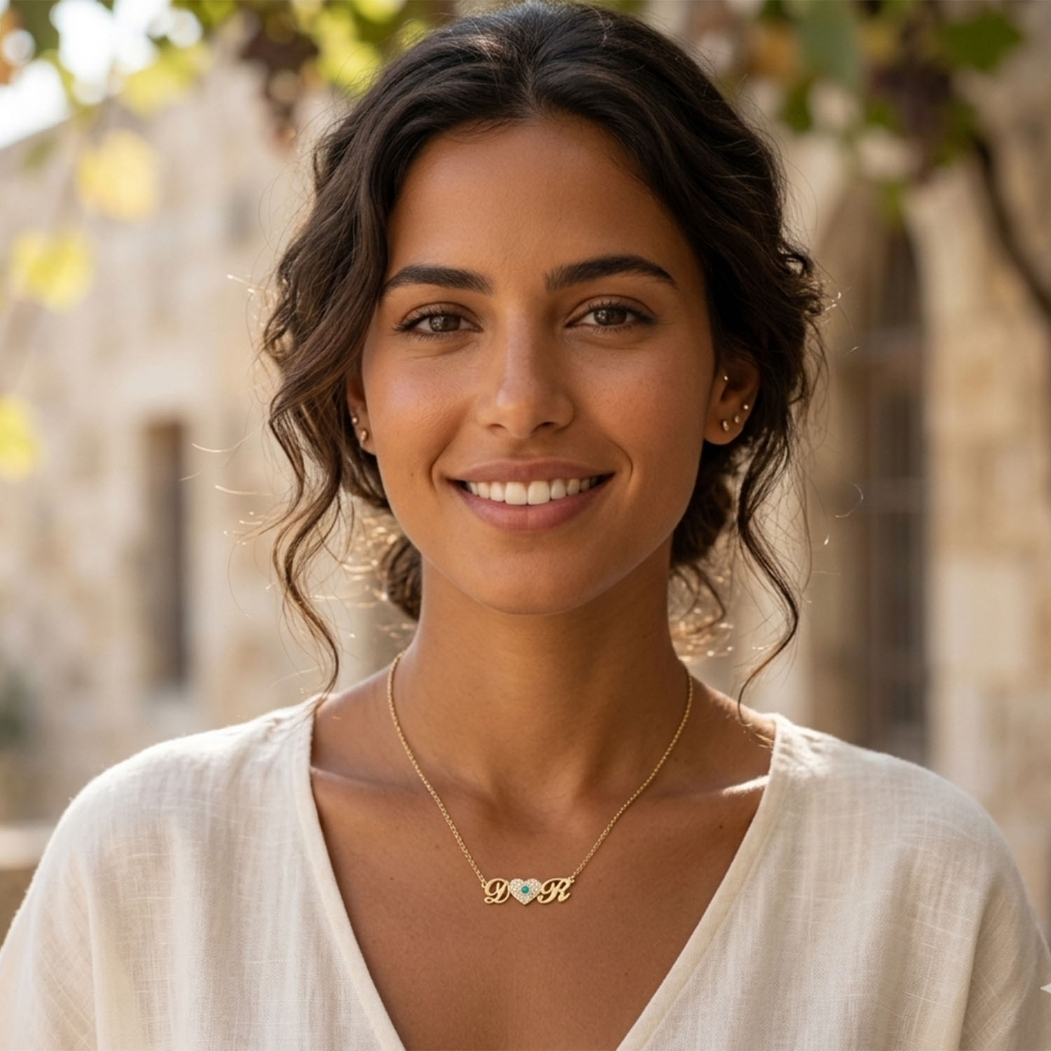 שרשרת אותיות ולב משובץ אבני חן - דוגמנית ישראלית