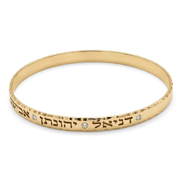 צמיד קשיח עם שמות בעיצוב אישי כולל אבני חן